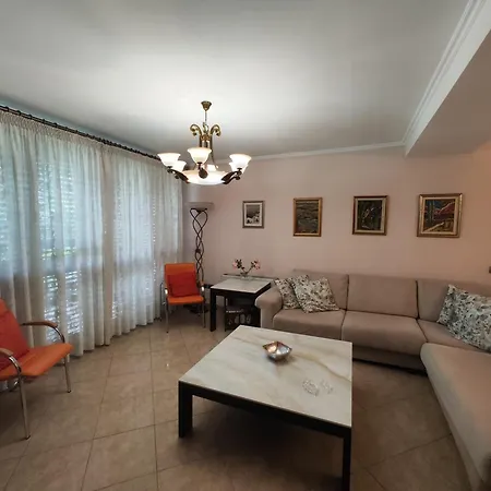 Apartment A Flower In Tirana